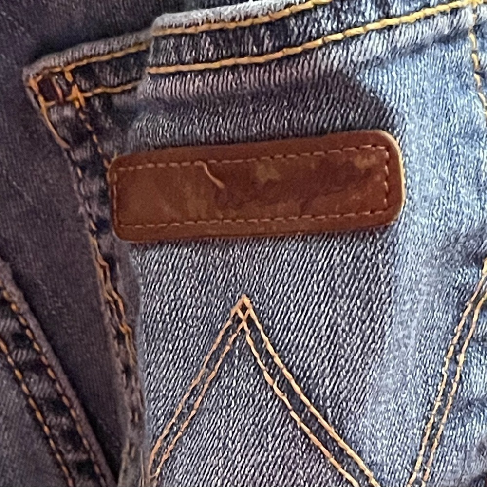 Wrangler bootcut medium wash lightly distressed denim jeans - Picture 7 of 7